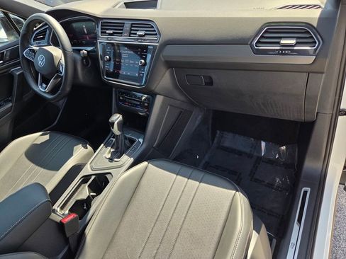 Used 2024 Volkswagen Tiguan SE R-Line FWD image 17