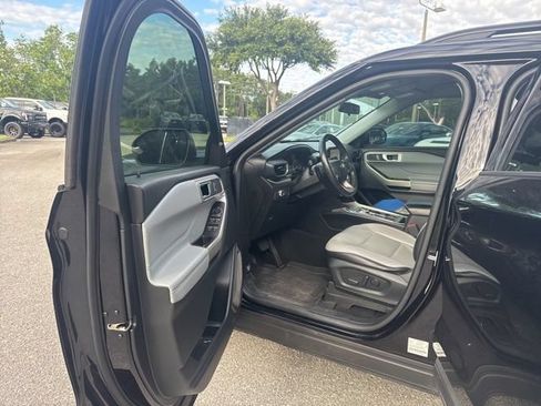 Used 2021 Ford Explorer XLT w/ Equipment Group 202A RWD image 13