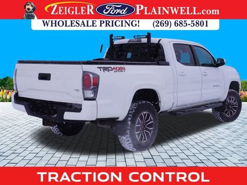 Used 2020 Toyota Tacoma TRD Sport image 3