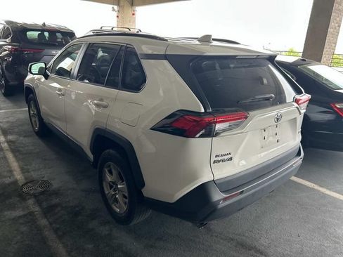 Used 2021 Toyota RAV4 XLE FWD image 2