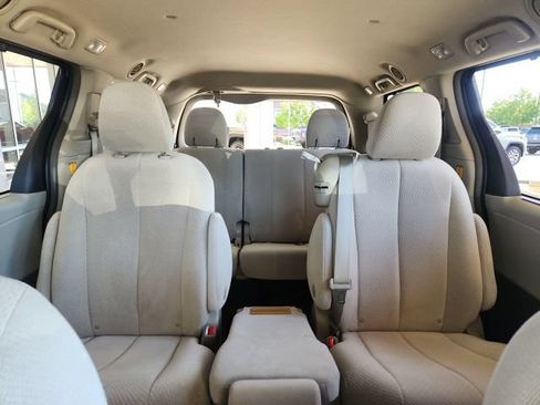 Used 2013 Toyota Sienna LE w/ Towing Pkg FWD image 31