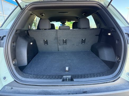 Used 2025 Chevrolet Equinox LT AWD/4WD image 32