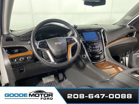 Used 2019 Cadillac Escalade Premium Luxury AWD/4WD image 8