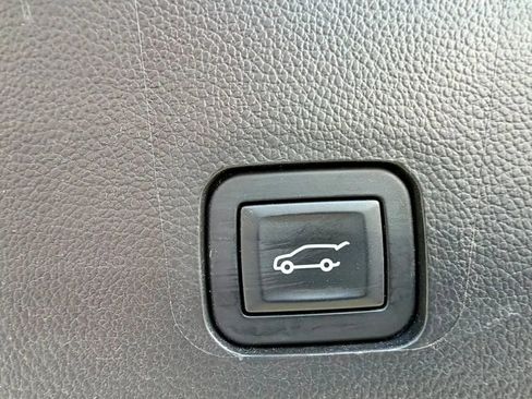 Used 2020 Chevrolet Traverse LT w/ LT Premium Package AWD/4WD image 26