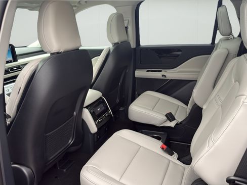 New 2026 Lincoln Aviator AWD image 22