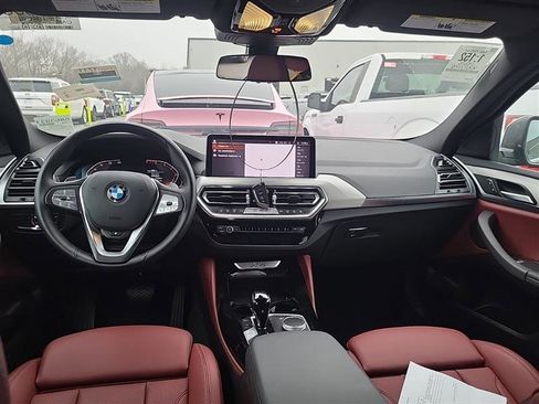 Used 2025 BMW X4 xDrive30i image 11