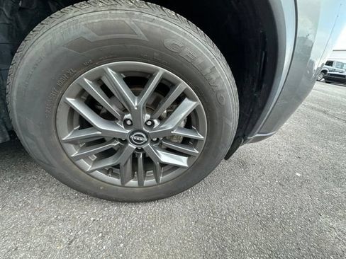 Used 2024 Nissan Rogue S FWD image 4