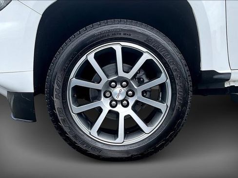 Used 2022 GMC Canyon Denali image 8