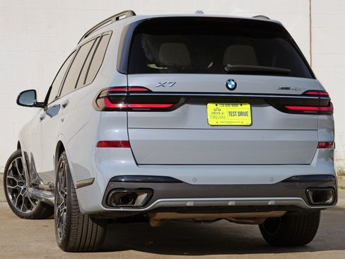 Used 2023 BMW X7 xDrive40i w/ M Sport Package AWD/4WD image 6