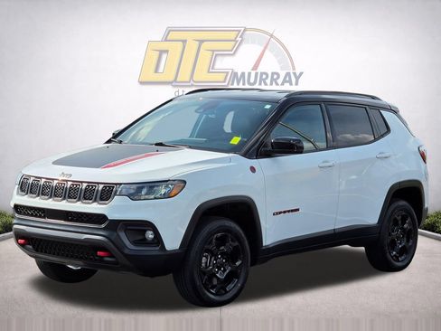 Used 2023 Jeep Compass Trailhawk AWD/4WD image 2