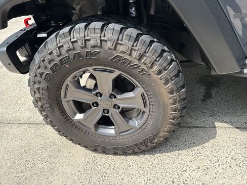 Used 2017 Jeep Wrangler Unlimited Rubicon AWD/4WD image 11