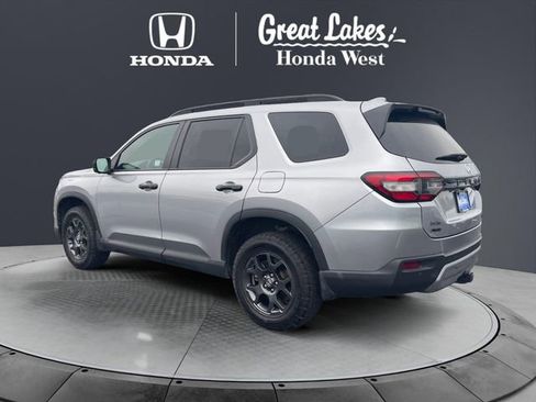 Certified 2025 Honda Pilot TrailSport image 3
