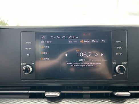 Certified 2024 Kia Carnival LX image 18