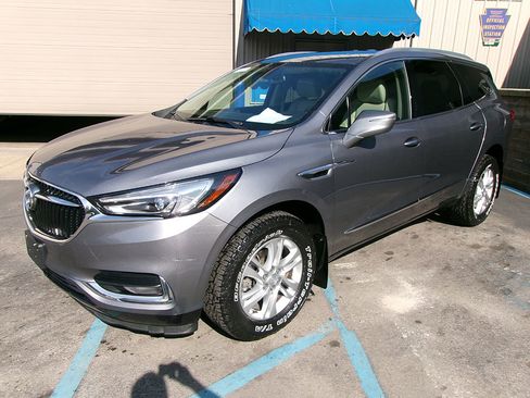 Used 2021 Buick Enclave Essence image 1