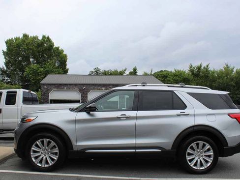 Used 2020 Ford Explorer Limited w/ Hybrid Equipment Group 310A AWD/4WD image 11
