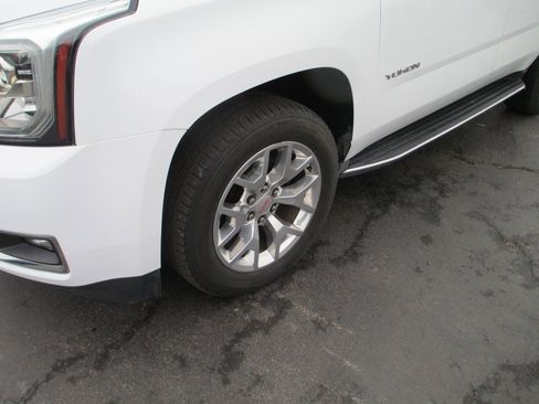 Used 2017 GMC Yukon SLE w/ SLE Value Package image 11