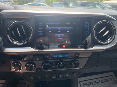 Used 2018 Toyota Tacoma Limited AWD/4WD image 20
