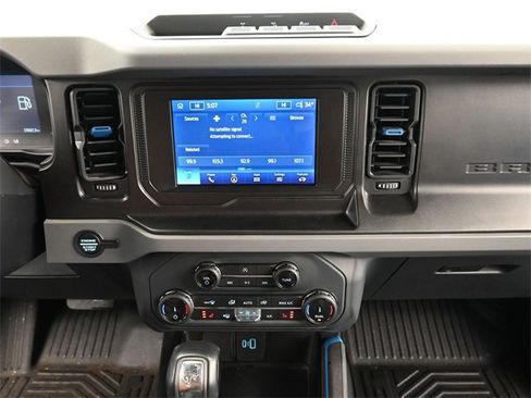 Used 2022 Ford Bronco Black Diamond image 16