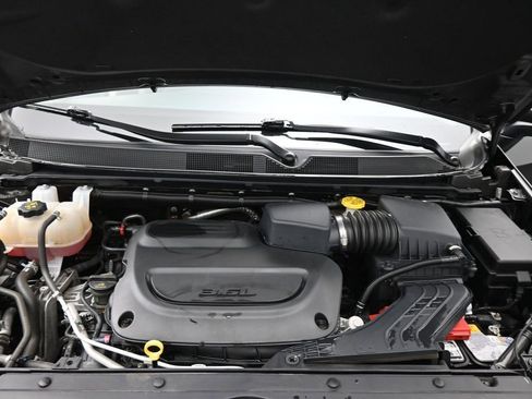 Used 2023 Chrysler Pacifica Touring-L FWD image 23