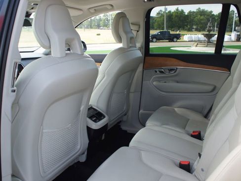 Used 2021 Volvo XC90 T6 Momentum w/ Advanced Package image 18