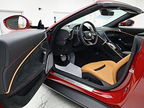 Used 2026 Ferrari Roma Spider RWD image 45