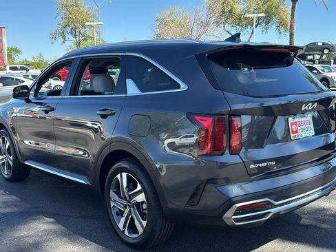 Used 2023 Kia Sorento EX image 5