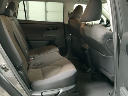 Used 2023 Toyota Highlander LE AWD/4WD image 16
