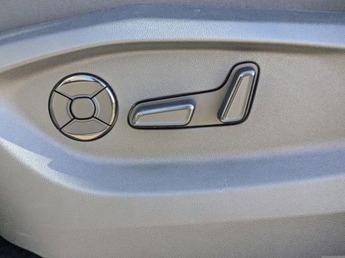 New 2026 Volkswagen Tiguan SE image 22