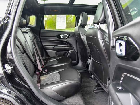 Certified 2022 Jeep Compass Latitude w/ Sun and Sound Group AWD/4WD image 11