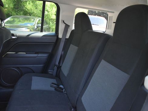 Used 2017 Jeep Patriot Latitude AWD/4WD image 14