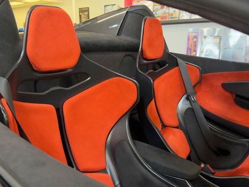 Used 2020 McLaren 600LT Spider RWD image 23
