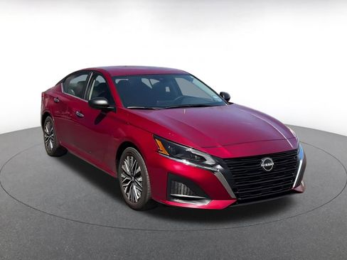 Used 2025 Nissan Altima 2.5 SV image 3