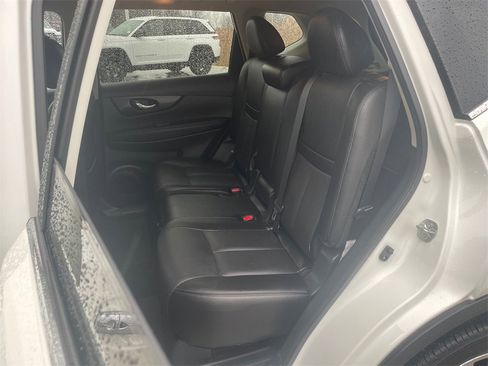 Used 2019 Nissan Rogue SL w/ Premium Package image 40