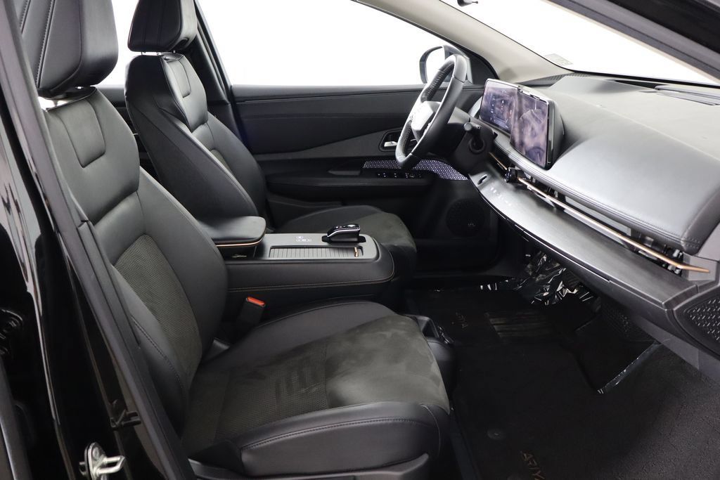 Used 2024 Nissan Ariya AWD image 18