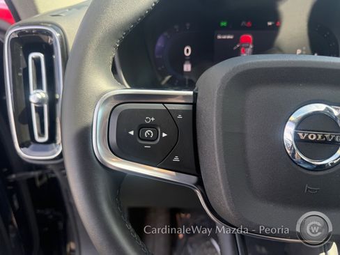 Used 2025 Volvo XC40 B5 Plus image 17