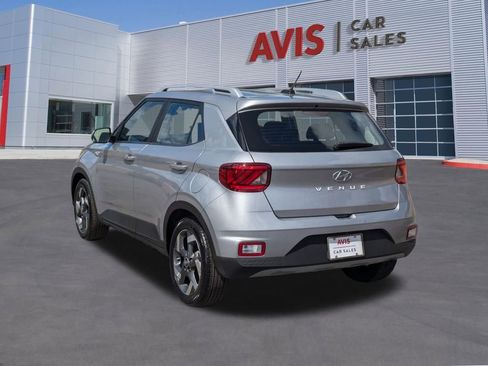 Used 2025 Hyundai Venue SEL image 9