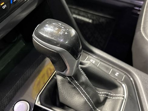 Used 2022 Volkswagen Tiguan SE R-Line image 35