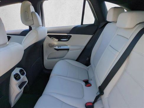 Used 2025 Mercedes-Benz GLC 300 image 19
