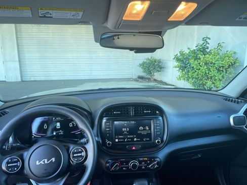 Used 2025 Kia Soul LX w/ LX Technology Package image 33