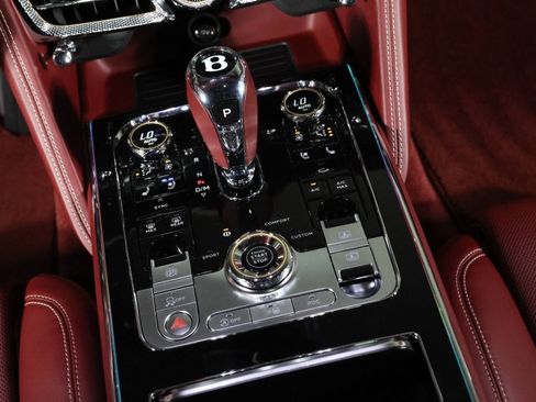 Used 2020 Bentley Flying Spur W12 image 30