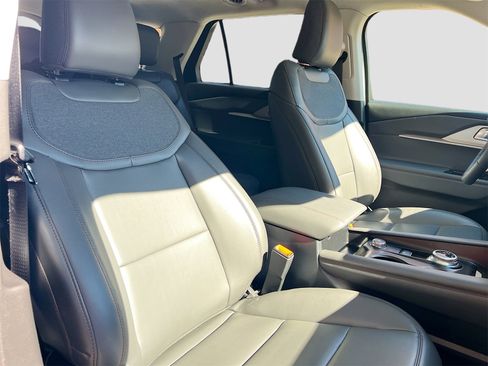 Used 2025 Ford Explorer Active w/ Active Comfort Package image 30