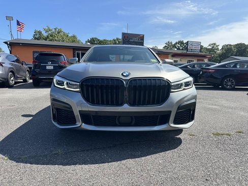 Used 2021 BMW 750i xDrive w/ Autobahn Package AWD/4WD image 2