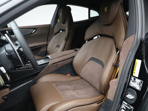 Certified 2025 Ferrari Purosangue AWD/4WD image 15