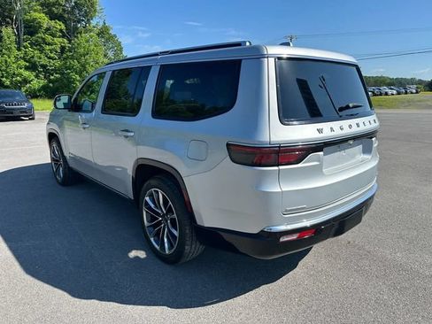 Used 2022 Jeep Wagoneer Series III w/ Premium Group I AWD/4WD image 3