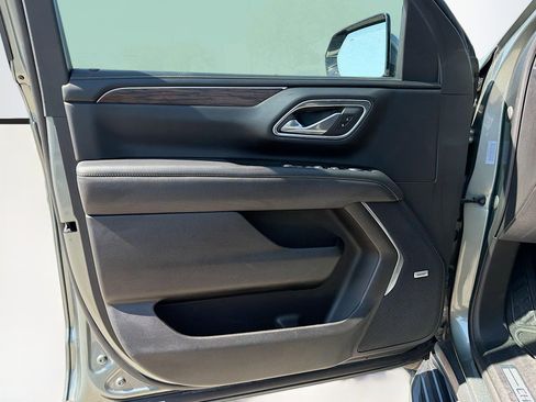 Used 2023 Chevrolet Suburban Premier image 23