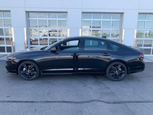 Used 2025 Honda Accord Sport image 3