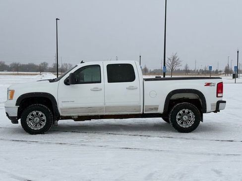 Used 2013 GMC Sierra 2500 SLT w/ Suspension Package, Off-Road image 36