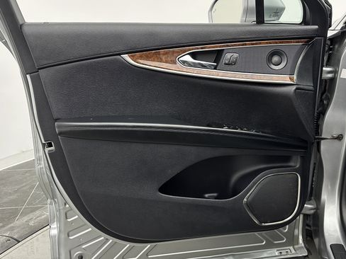 Used 2020 Lincoln Nautilus Reserve w/ Equipment Group 201A image 12