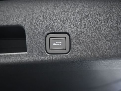 New 2026 Chevrolet Traverse LT w/ Sun and Wheel Package FWD image 32
