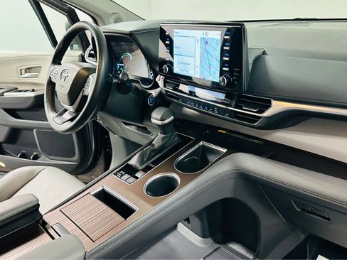 Certified 2024 Toyota Sienna XLE w/ XLE Plus Package image 8